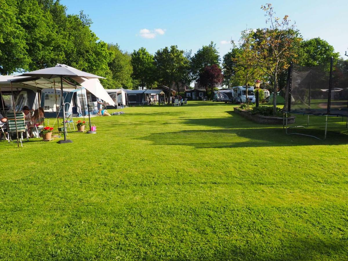 Chalet - Camping 'T Dekske Wintelre Exteriör bild