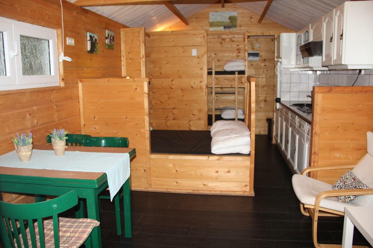 Chalet - Camping 'T Dekske Wintelre Exteriör bild