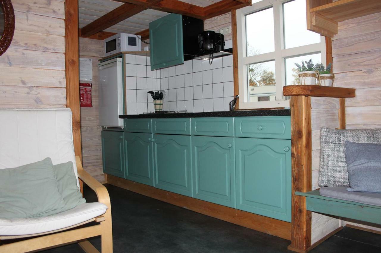 Chalet - Camping 'T Dekske Wintelre Exteriör bild